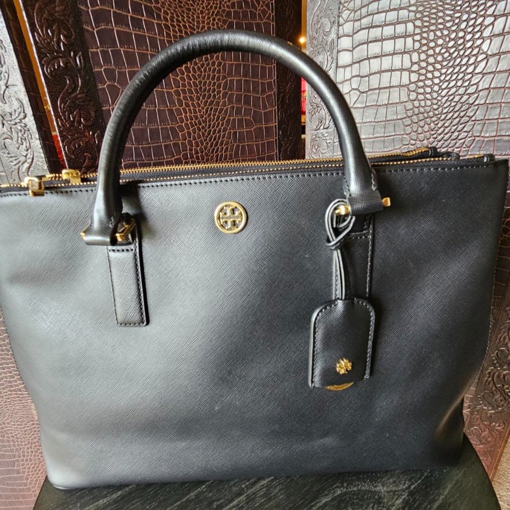 Tory Burch Women’s Large Robinson Tote in black